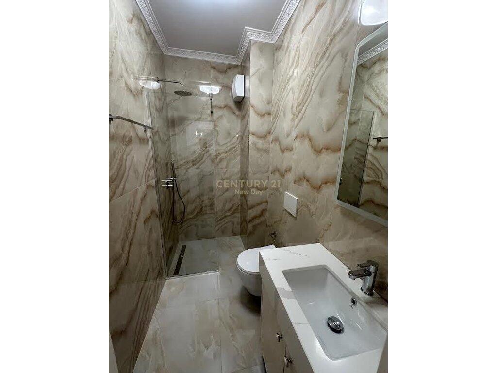 Apartment newly furnished for rent at Pazari Ri.