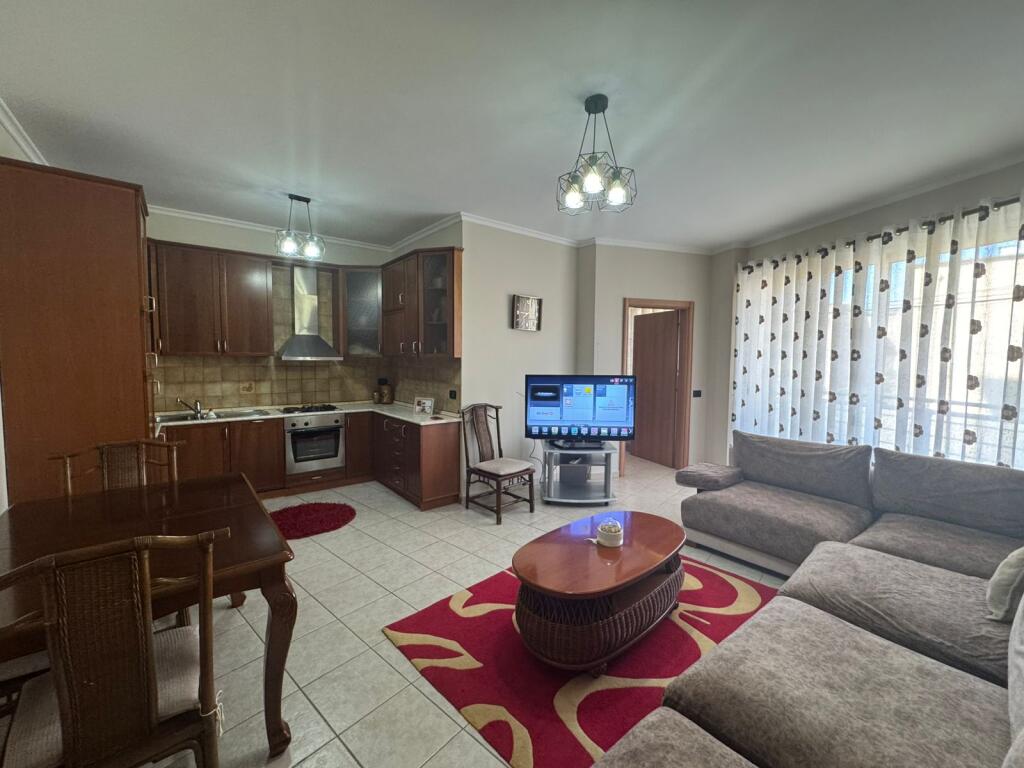 APARTAMENT 2+1+2 ME QIRA RR.ELBASANIT 700 EURO