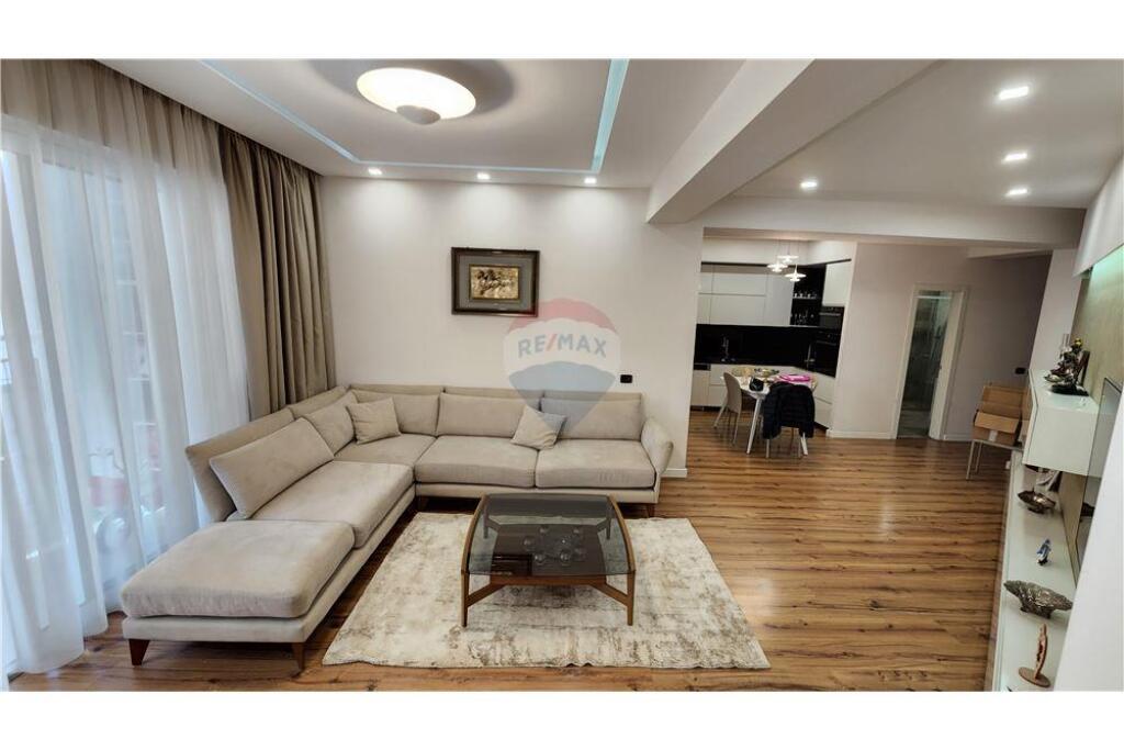 Super apartament 2+1 per qira tek Rruga e Kavajes.