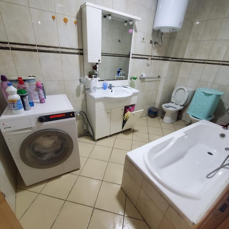 🏢Affittasi 2+1+2 a Zogu i Zi!  🔹️L'appartamento si trova vicino alla strada principale e vicino alla scuola della Signora del Buon Consiglio.  