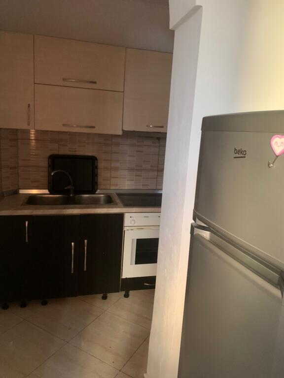 Jepet apartament 1+1 tek Kodra Diellit sapo Kalon Kristal Center rruga Bill Klinton!