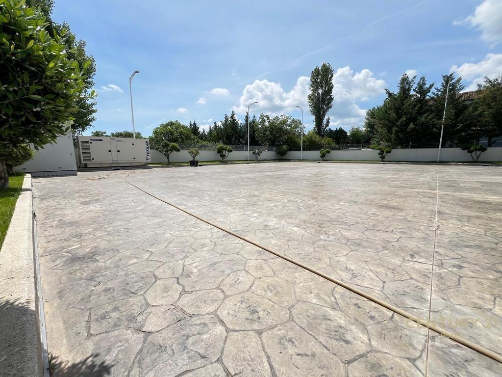 Godinë Moderne Multifunksionale për Qira – Mëzez, Tiranë!