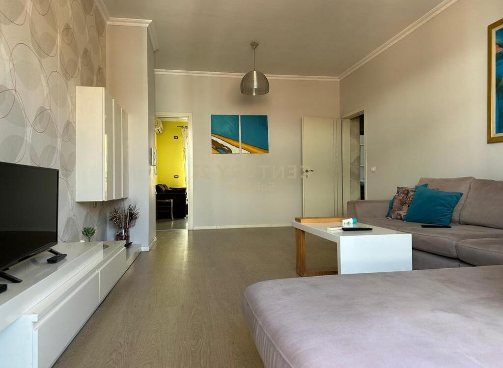 APARTAMENT 3+1+2+ POST PARKIMI PER QIRA NE ASTIR!