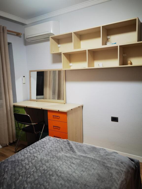 Affittasi appartamento 2+1, Ex mercato elettrico, vicino alla scuola 1 maggio Prezzo: 600 mila lek