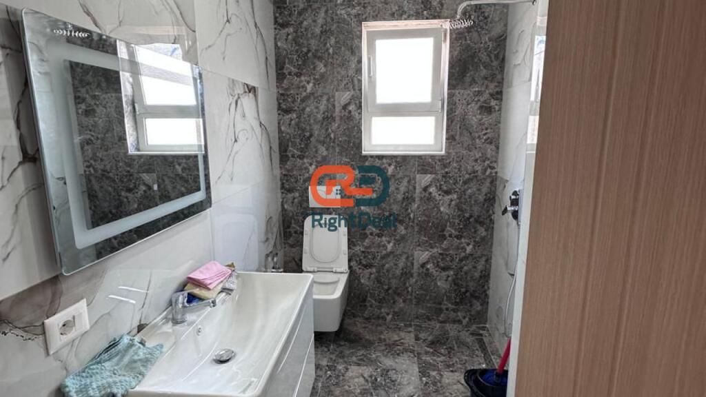 Ne Rrugen Bardhyl, Buze Rruge Kryesore, Shitet Apartament 2+1, me Orientim dhe Vendndodhje Perfekte!