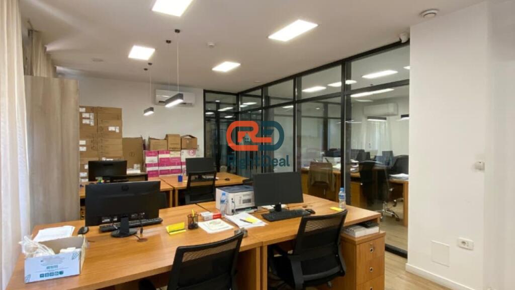 Near the Center, Premises for Rent, Suitable for Various Activities Such As, Office, Clinic, Aesthetics, Etc !