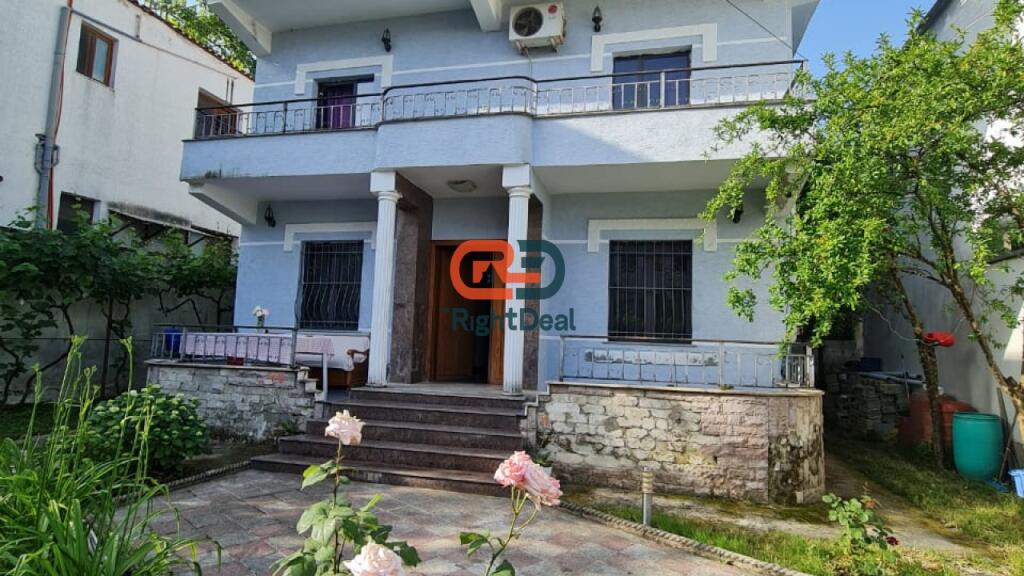 Vicino al Complesso Grand, Villa su 3 Piani in Affitto per Attività Commerciale!!
