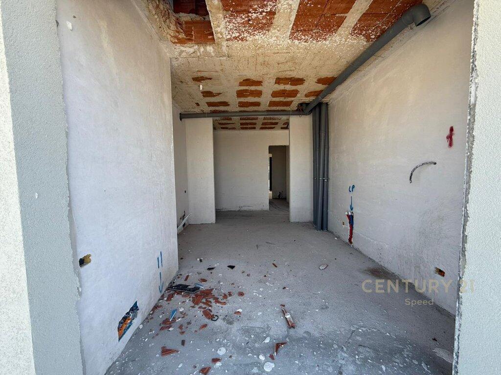 Penthouse për Shitje me Pamje Spektakolare – Liqeni i Thatë, Tiranë
