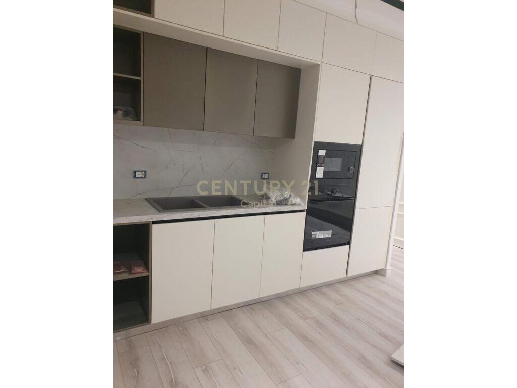 Shitet Apartament 2+1 – Zona e Liqenit të Thatë, Tiranë