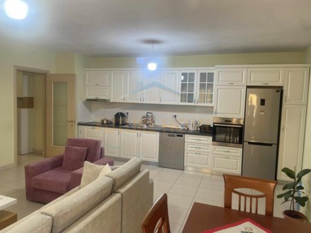 Shitet , Apartament 2+1 me Ballkon në Yzberisht, Rruga Besim Alla