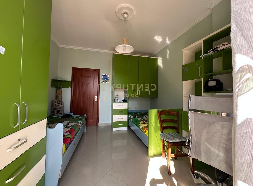 APARTAMENT 3+1+2+ POST PARKIMI PER QIRA NE ASTIR!