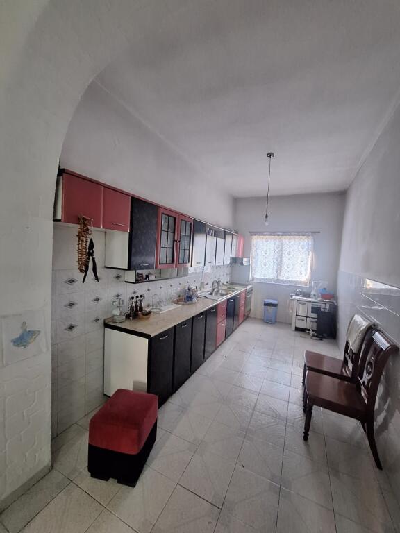 Appartamento 1+1 in affitto Via Vaid Kormaku, collina del Prete, valore 40.000 lek