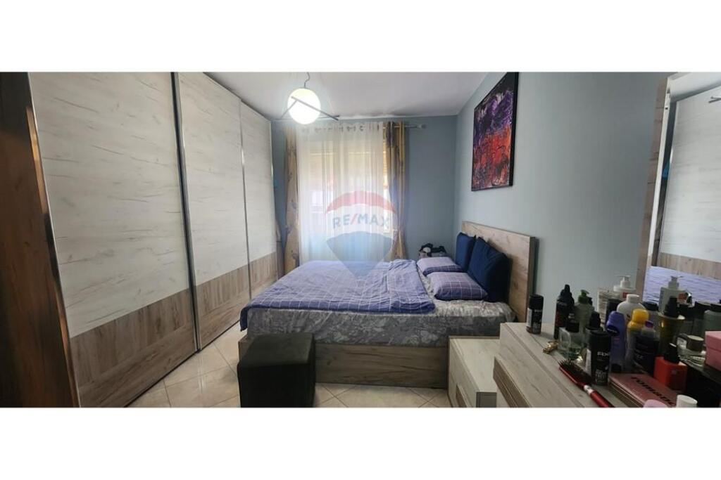 SHITET, APARTAMENT 2+1+2 + POST PARKIMI, FRESKU