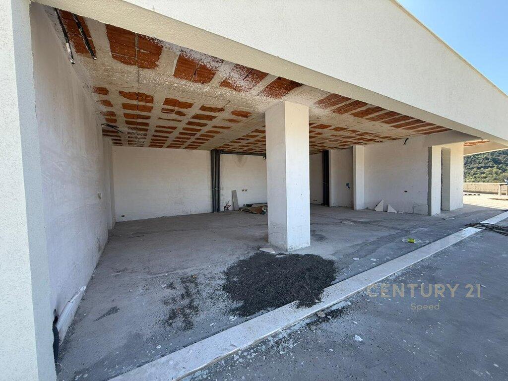 Penthouse për Shitje me Pamje Spektakolare – Liqeni i Thatë, Tiranë