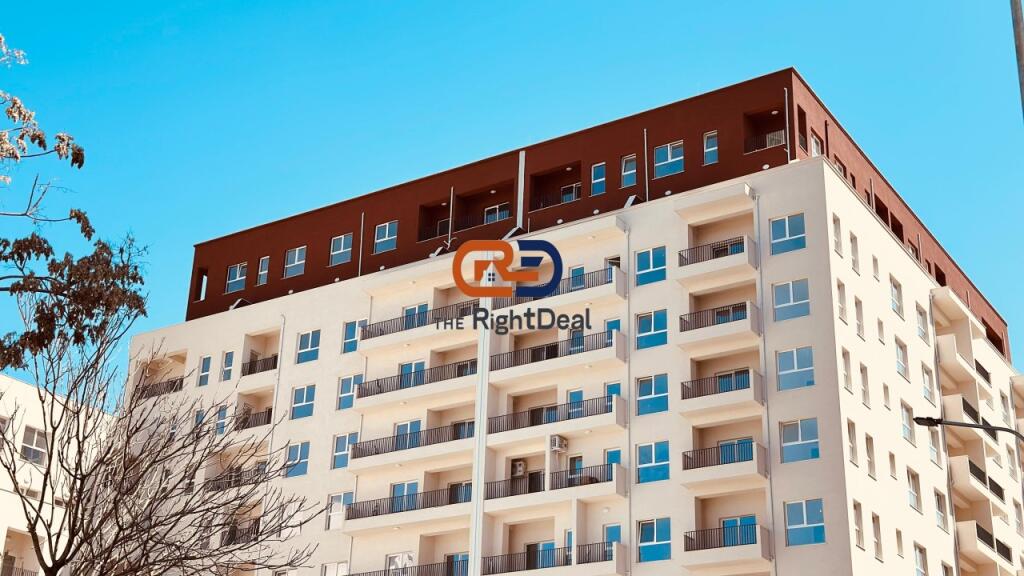 In Lapraka, At Aura Complex, Apartment 2+1 For Sale With Lots Of Light !!!