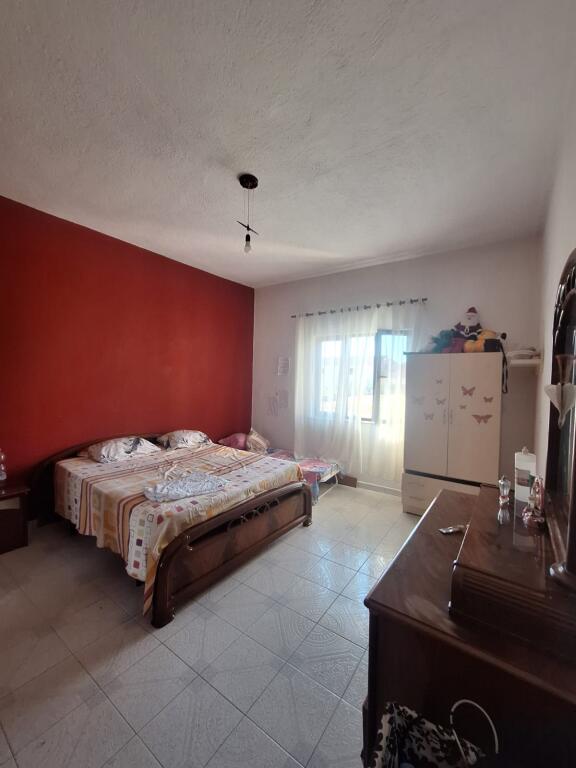 Appartamento 1+1 in affitto Via Vaid Kormaku, collina del Prete, valore 40.000 lek
