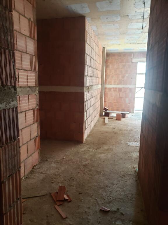 Fusha aviacionit Meis Residence shitet 2+1+2 102.34 m2 1650 euro m2