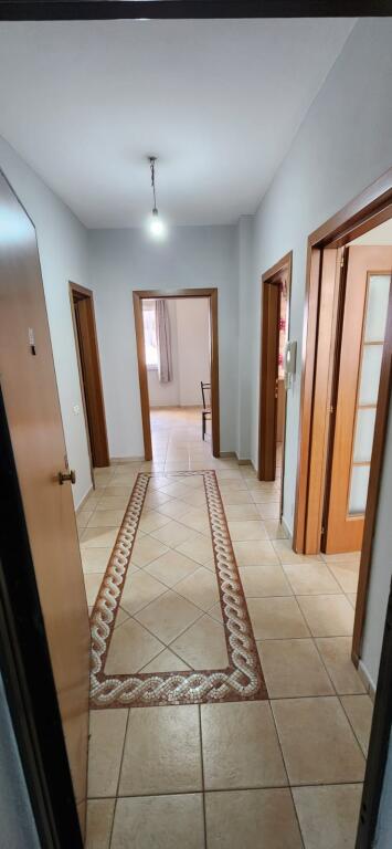 Shitet Apartament 2+1+2 | Rruga Fortuzi, Tiranë