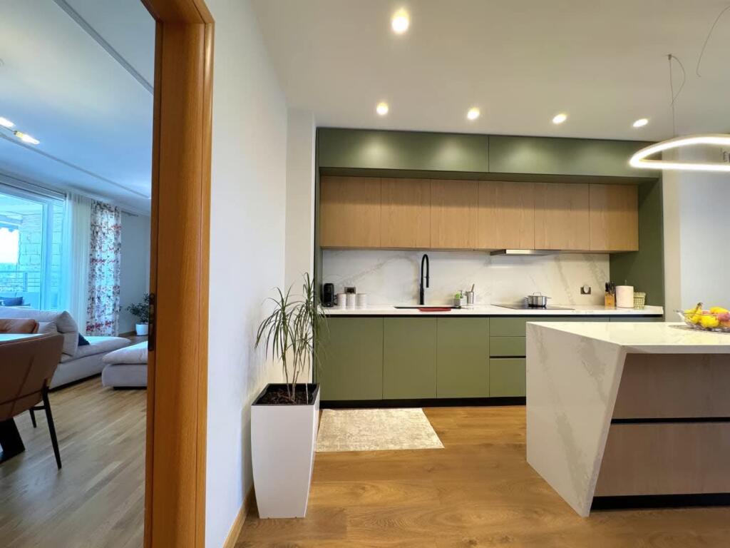 𝐑𝐫𝐮𝐠𝐚 𝟓-𝐌𝐚𝐣𝐢, 𝐩𝐫𝐚𝐧𝐞 CONCORD CENTER  SHESIM SUPER APARTAMENT 3+1+2