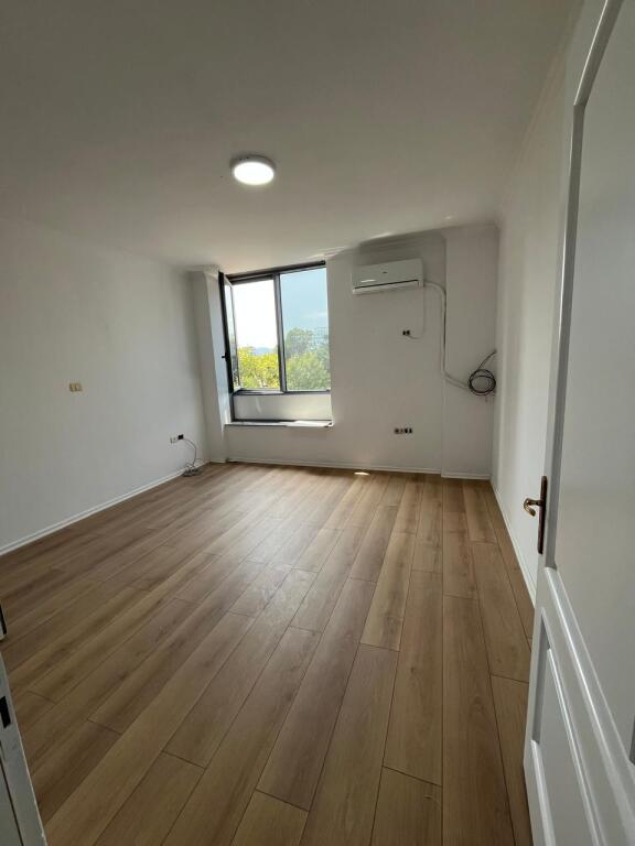 🏢 Ufficio in Affitto – Via “Xhorxh Bush”, di fronte al Parlamento