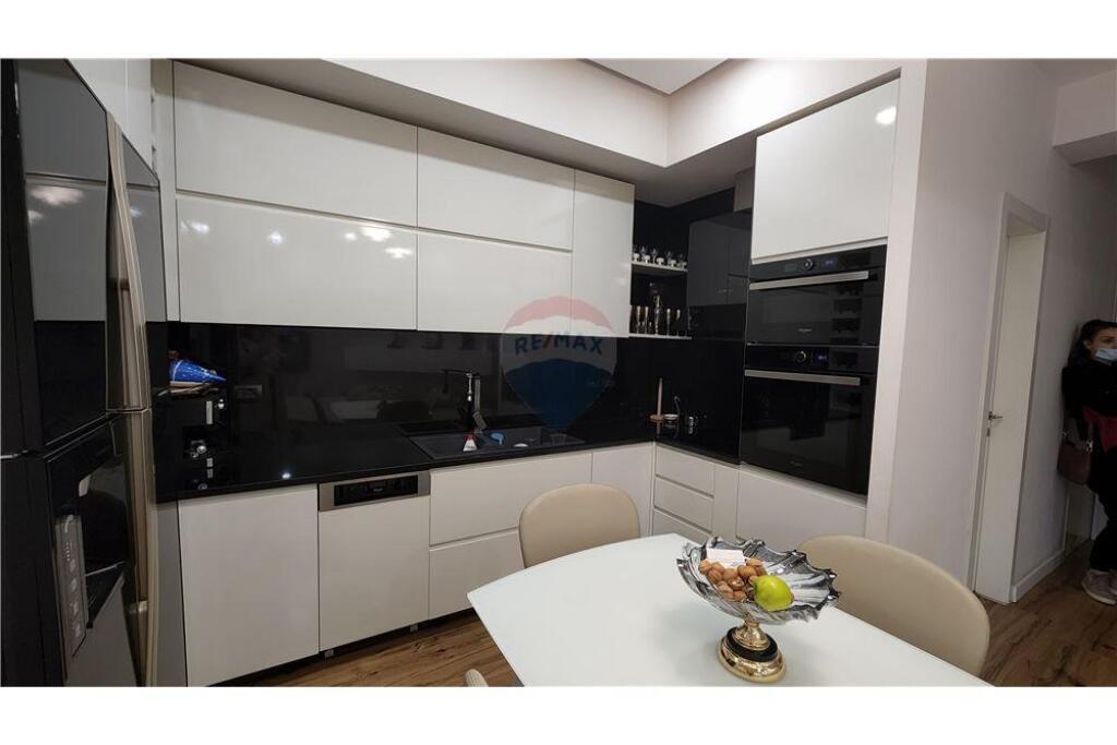 Super apartament 2+1 per qira tek Rruga e Kavajes.