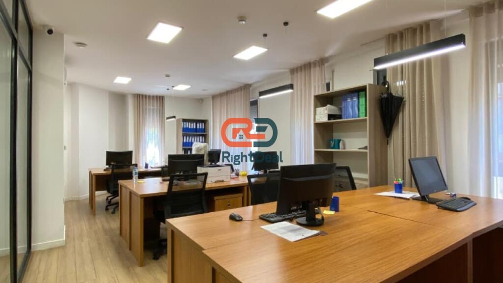 Near the Center, Premises for Rent, Suitable for Various Activities Such As, Office, Clinic, Aesthetics, Etc !