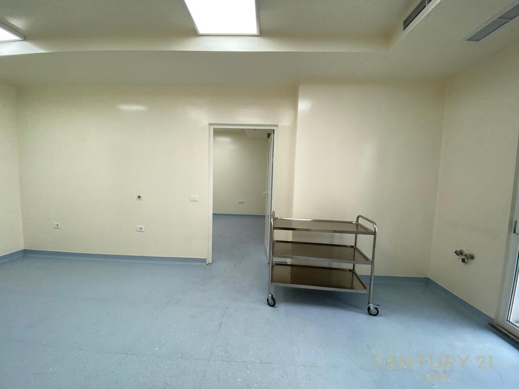 Surgical clinic premises for rent at KIKA 2 – Komuna e Parisit!