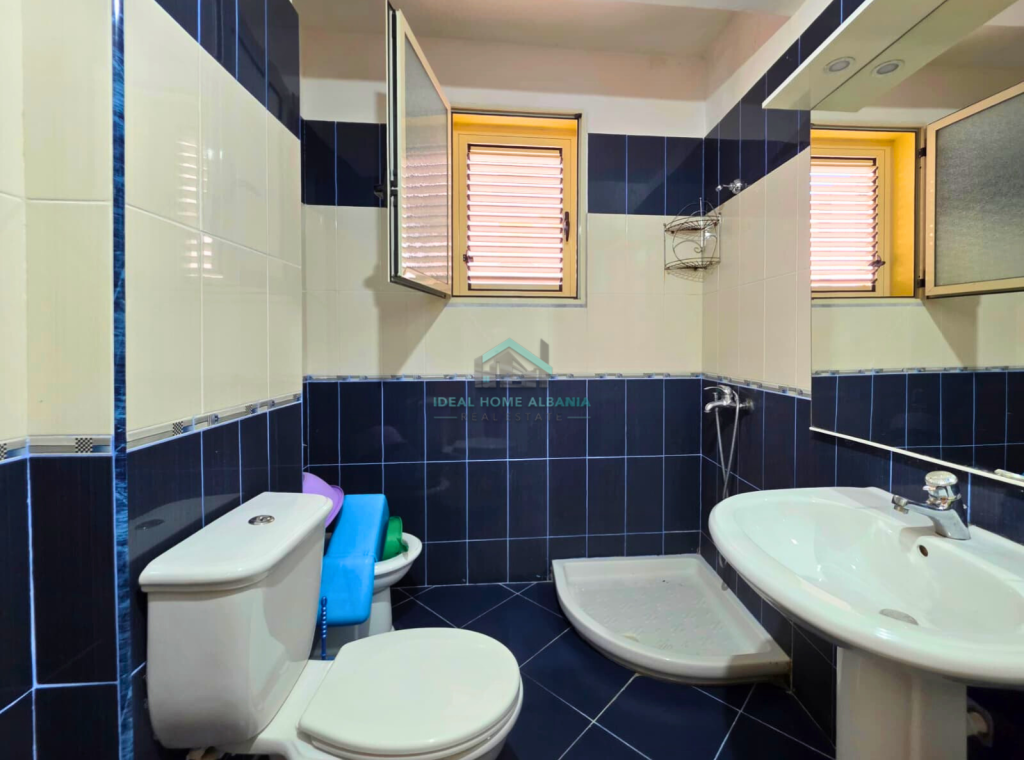 Lungomare,Vlore- Shitet apartament 1+1+Ballkon