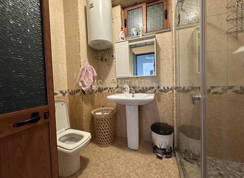 APARTAMENT 3+1+2+ POST PARKIMI PER QIRA NE ASTIR!