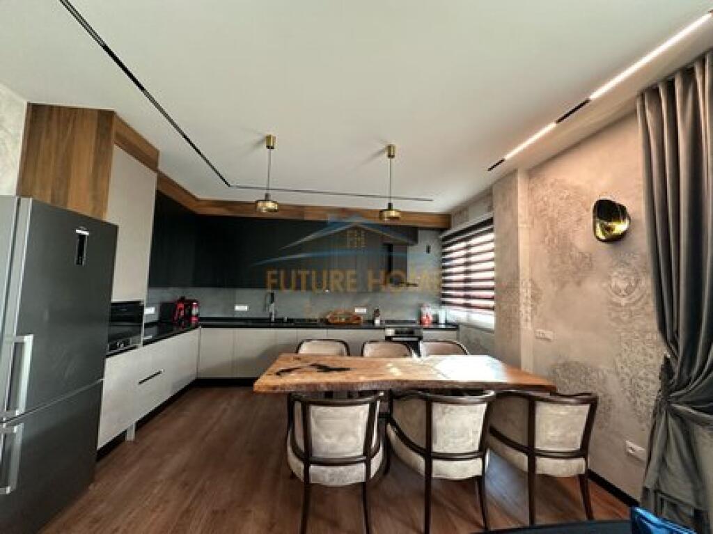 Shitje,Apartament 2+1+Parking,Perballe Delijorgjit !