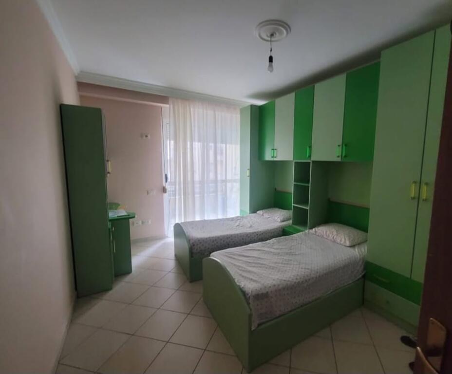Shitet apartament 2+1 ne Astir