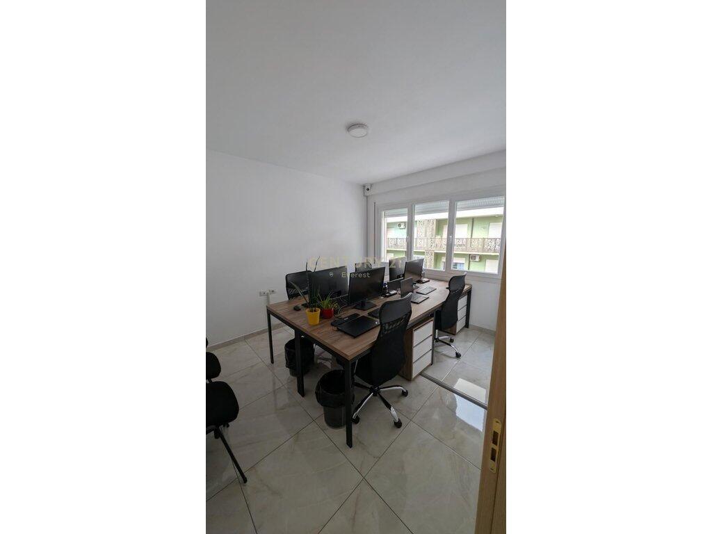 Zogu i Zi – Ufficio in affitto vicino a Ring Center!