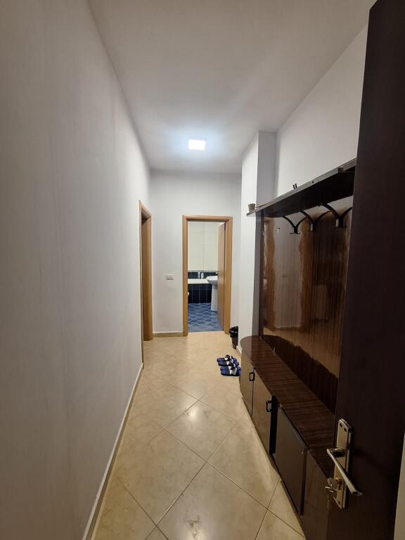 Garsoniere me qera Rruga e Durresit, prane Ambasadave, vlera 40 000 leke
