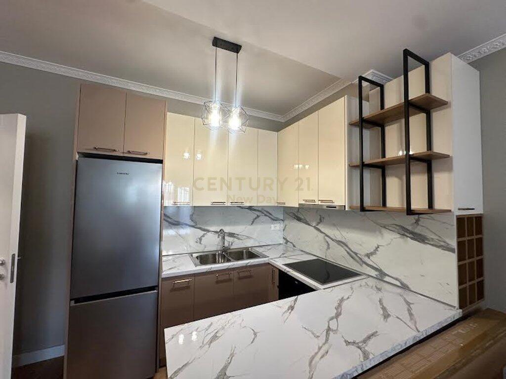Apartment newly furnished for rent at Pazari Ri.