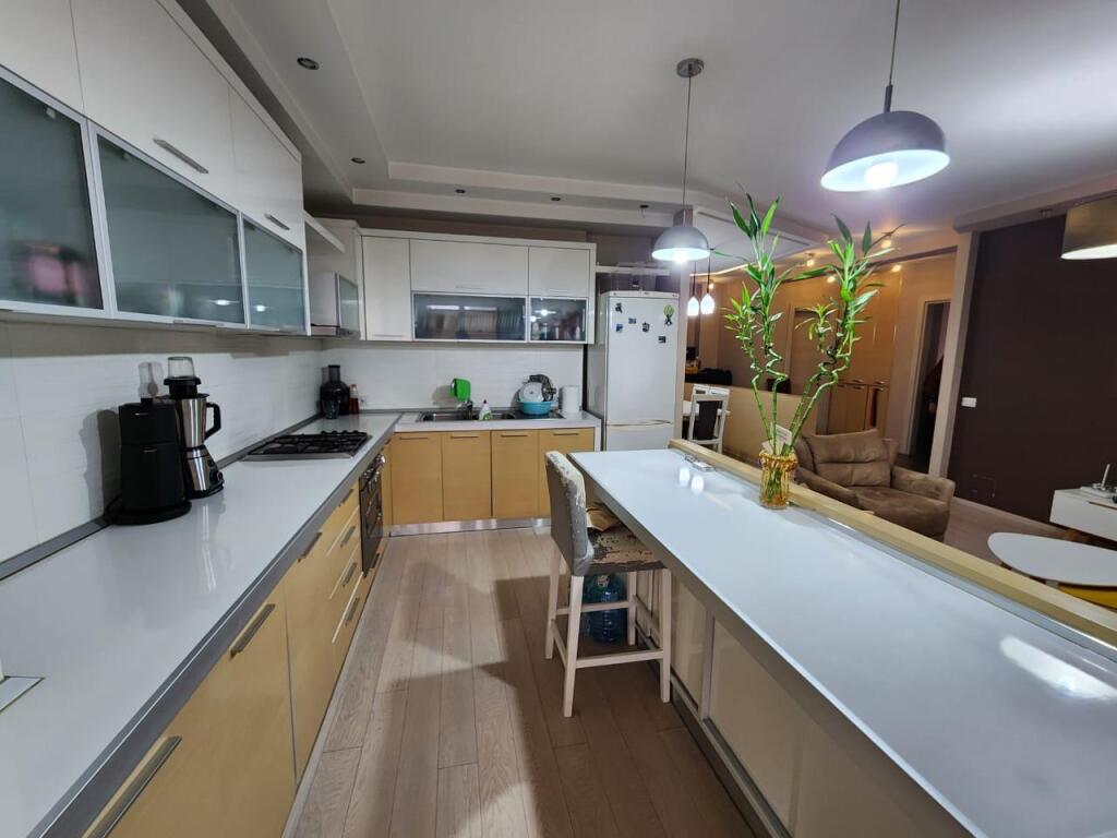 Appartamento moderno 2+1+2 in affitto a Yzberisht vicino al bar Flavio