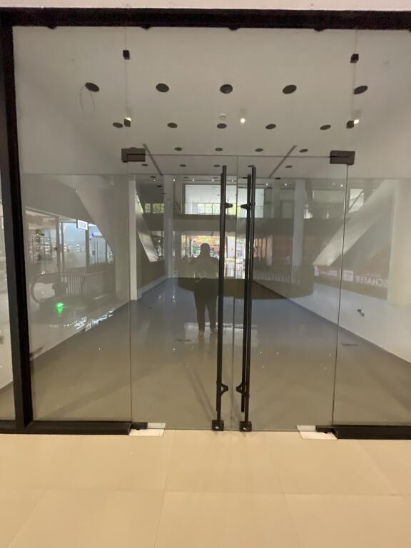 Locale commerciale in affitto Garden Building