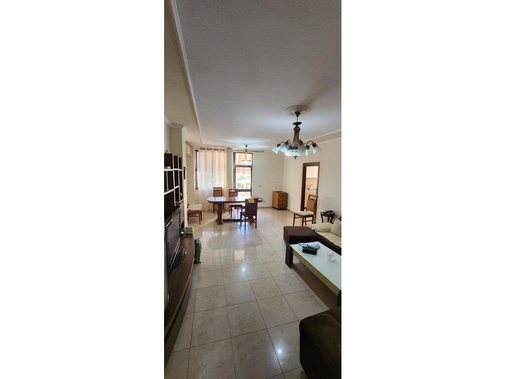 Jepet me qira apartament 3+1+2 pranë Ambasadës Amerikane!