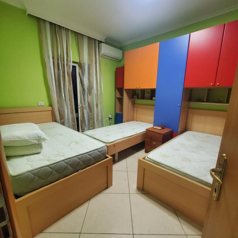 🏢Affittasi 2+1+2 a Zogu i Zi!  🔹️L'appartamento si trova vicino alla strada principale e vicino alla scuola della Signora del Buon Consiglio.  