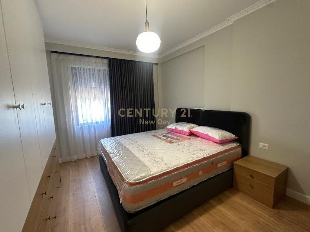 Apartment newly furnished for rent at Pazari Ri.