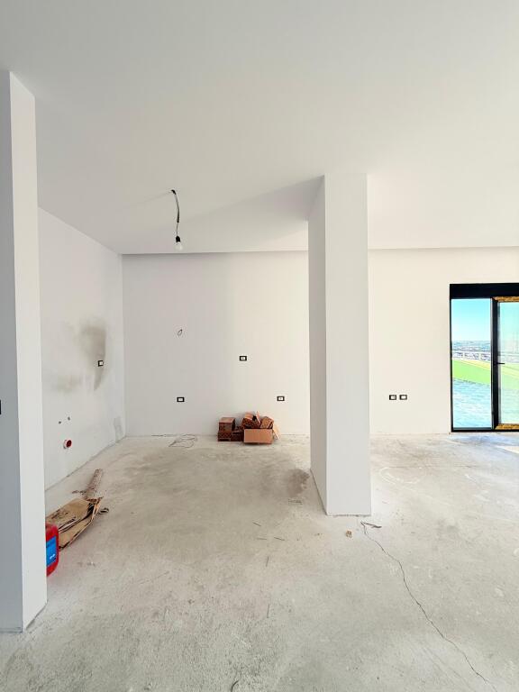 Penthouse 2+1+2 for sale in Kastriot Neighborhood, Fier