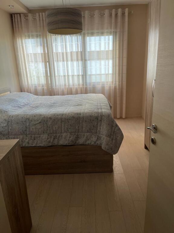Appartamento moderno 2+1+2 in affitto a Yzberisht vicino al bar Flavio