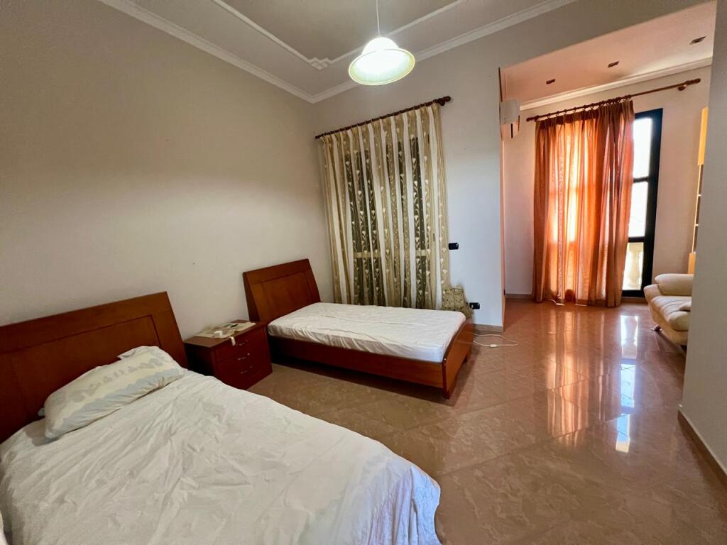Shitet Vilë 3-Katëshe, pranë Lungomare, Vlorë.