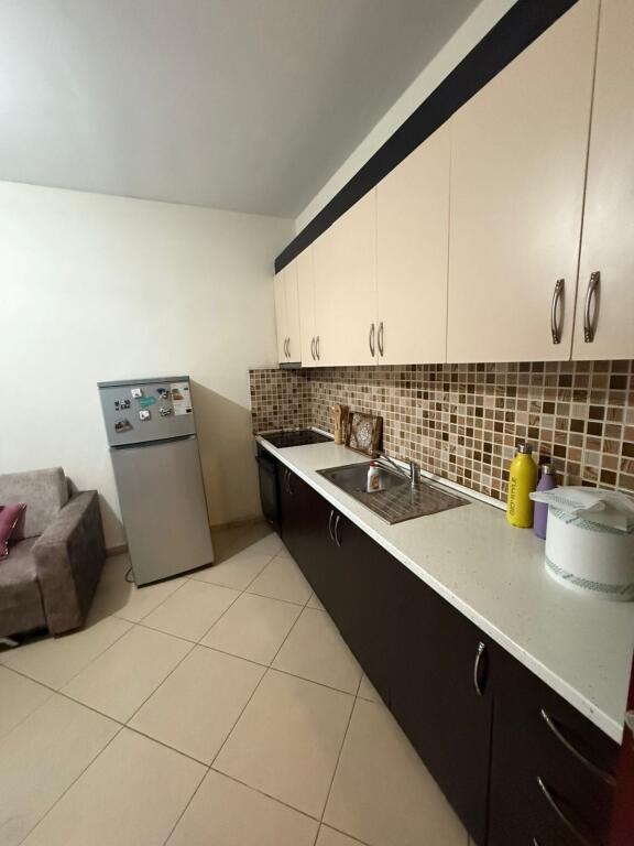 Shitet apartament 1+1 ne Astir
