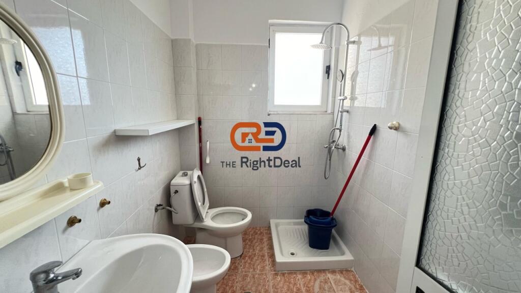 Tek Komuna E Parisit ,Shitet Apartament 1+1 Ideal Per Investim!!!