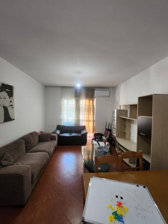 Shitet Apartament 2+1 'Rr.bill klinton"