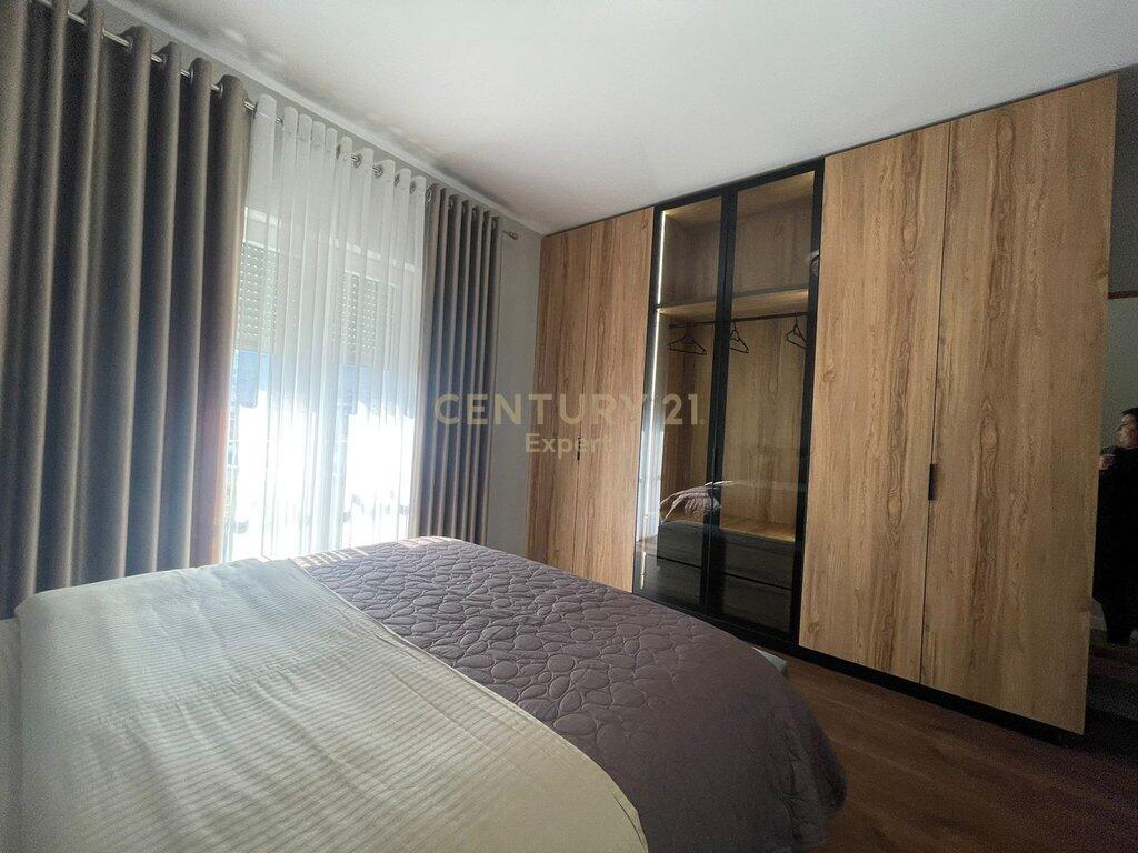 Apartment 3+1+2 with 2 parking spaces for rent at Park Life – Dry Lake!