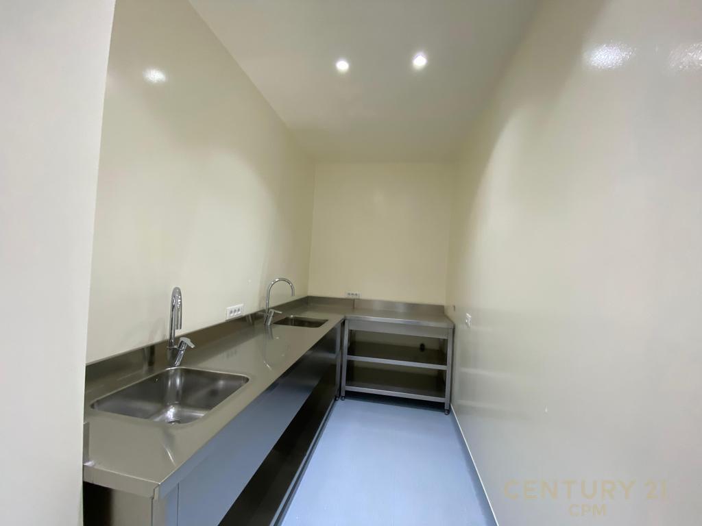 Surgical clinic premises for rent at KIKA 2 – Komuna e Parisit!