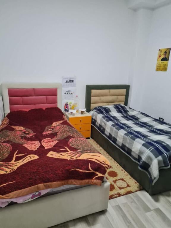 KOPSHTI BOTANIK,  shesim apartament: 1+1 te adoptuar ne 2+1