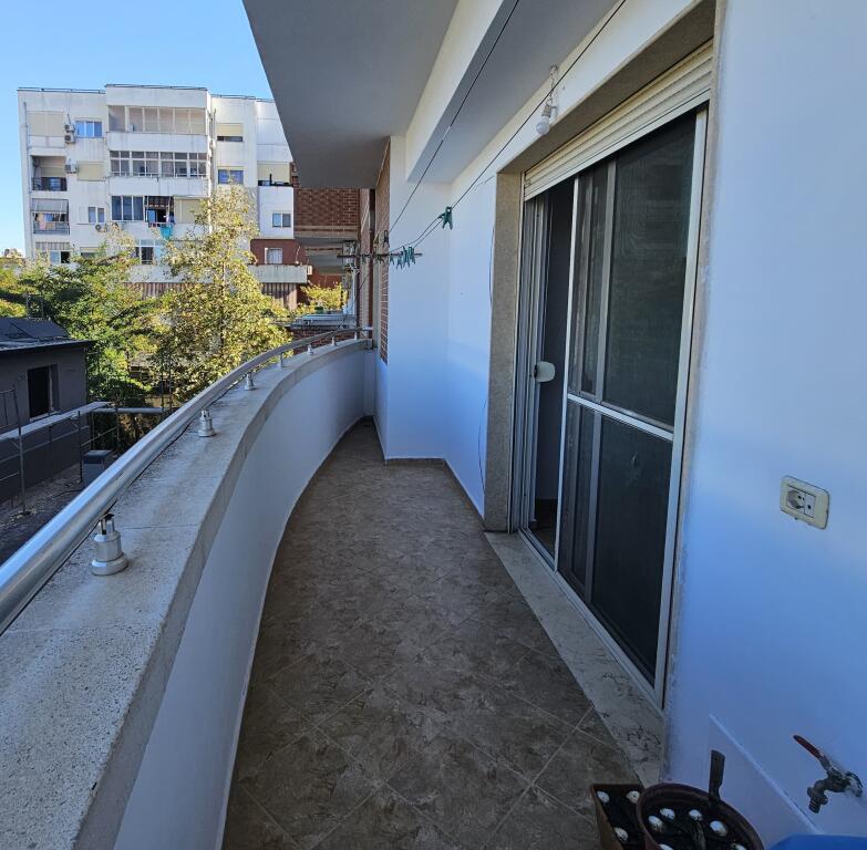 Jepet me qira apartament 1+1  - Kati 3 - pallat i ri "rruga Riza Cerova" Tiranë