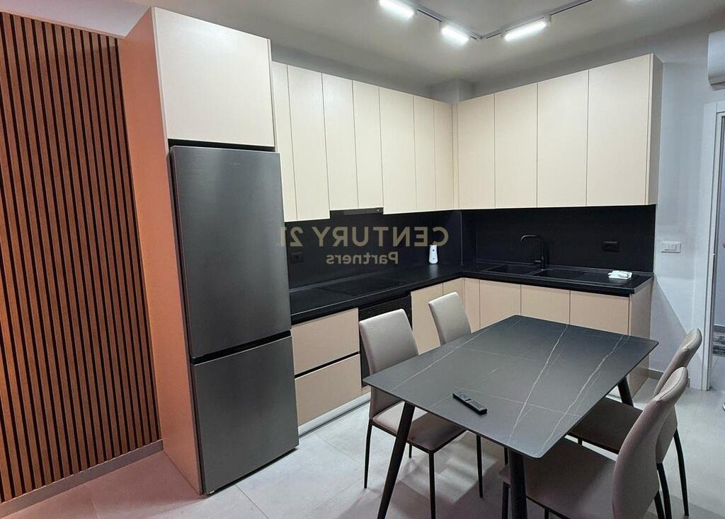 JAPIM ME QIRA APARTAMENT 2+1 NE UNAZE TE RE!